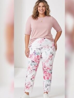 Laura Plus White Floral Capri Pants